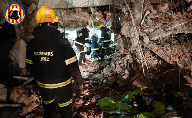 Los bomberos valencianos en Turquía encuentran a una persona con vida. 