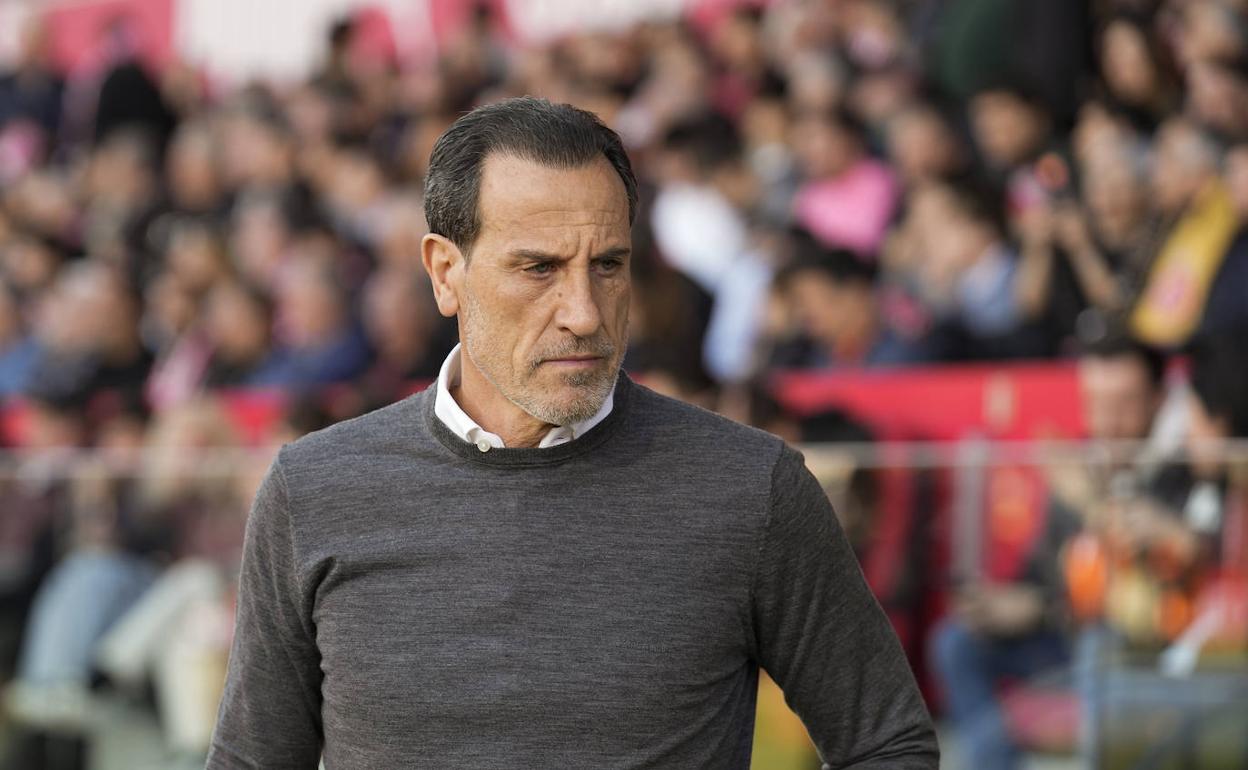 Voro, con gesto serio, durante el partido ante el Girona. 