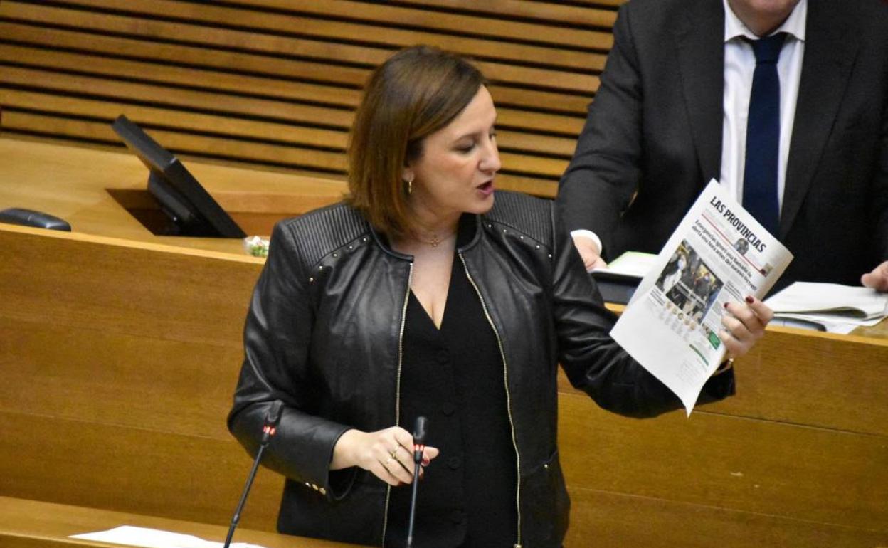 María José Catalá, durante su intervención en Les Corts. 