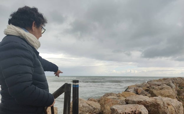 Carmen, vecina de Cullera, teme los efectos del mar. 