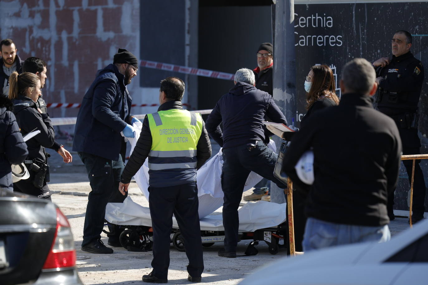 Fotos: Un trabajador muere al caer desde la séptima planta de un edificio en construcción en Valencia