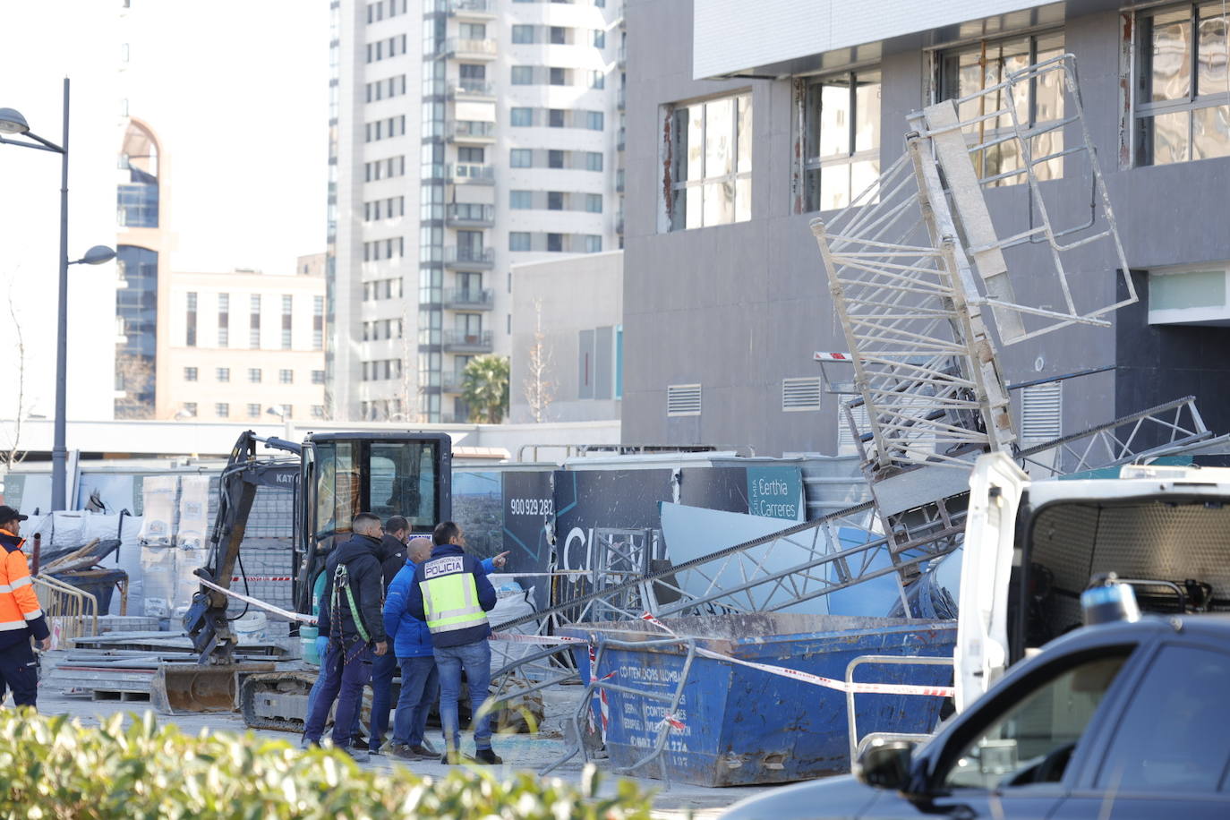 Fotos: Un trabajador muere al caer desde la séptima planta de un edificio en construcción en Valencia