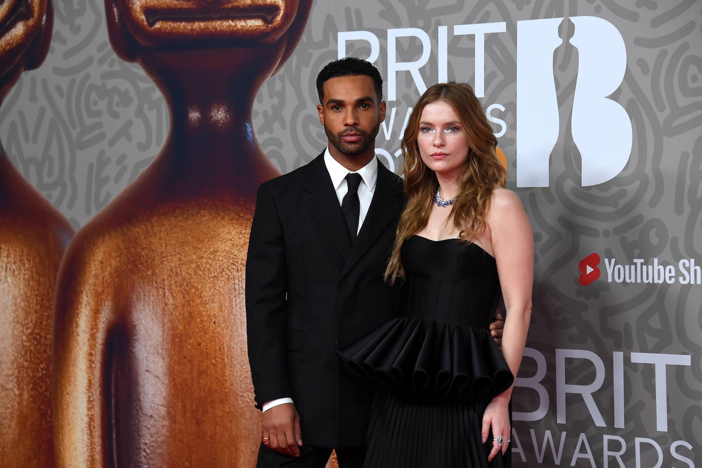 Lucien Laviscount y Camille Razat