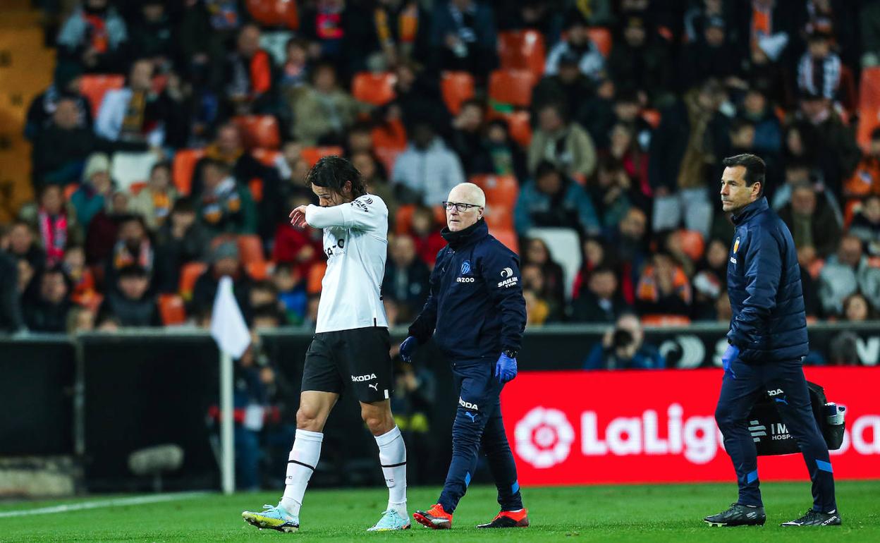 Cavani, tras ser sustituido por Hugo Duro por lesión. 