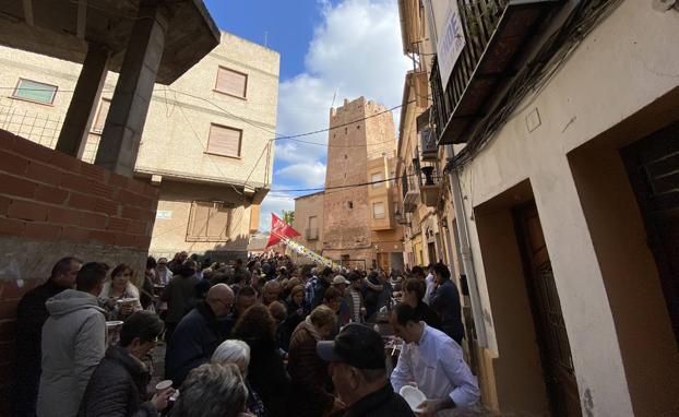 Imagen principal - Casa Granero de Serra: La Matanza del cerdo | Serra revive la fiesta de La Matanza, la tarea doméstica que daba de comer durante el invierno