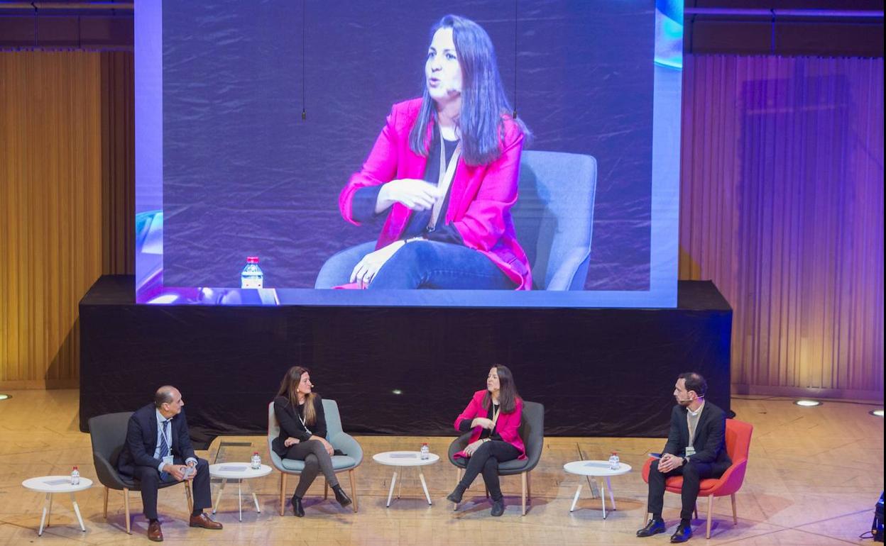 Joan Sarrión (moderador), Ana Rumbeu, Águeda Vilarrasa y Vicent Contell, durante el debate. 