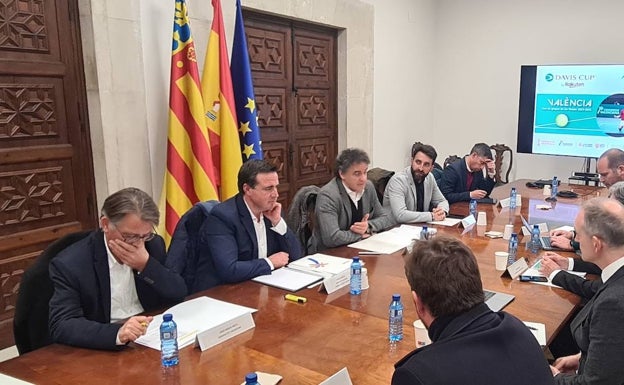 Miembros de las instituciones y de la Federación Internacional de Tenis, en la reunión del miércoles. 