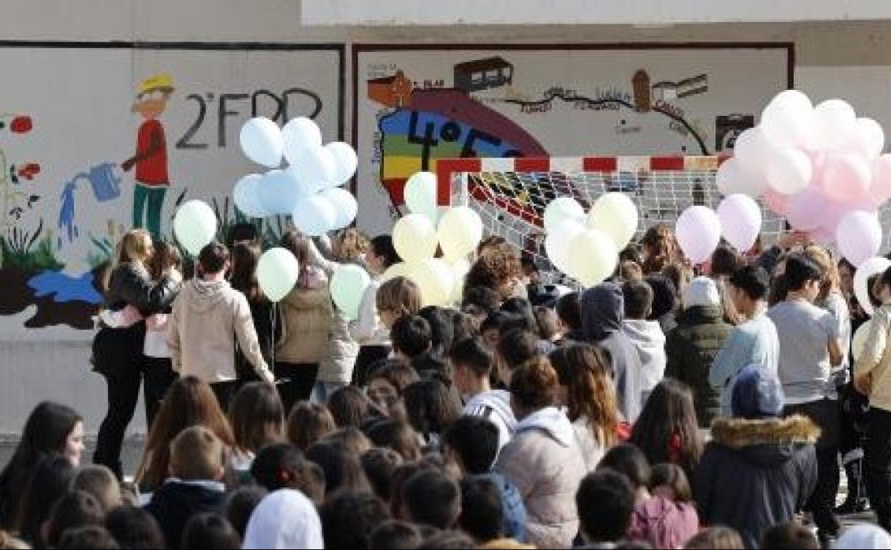 Homenaje celebrado por la pequeña fallecida en su instituto de Jérica. 