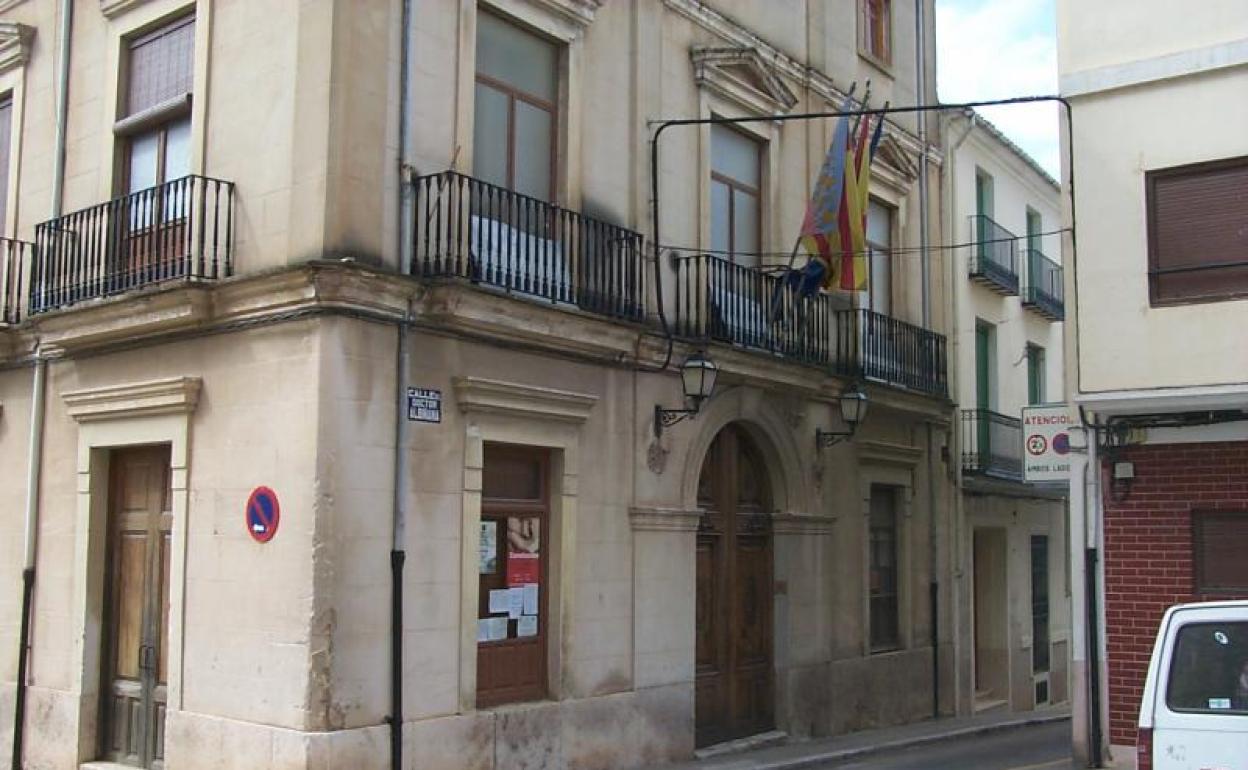 Fachada del Ayuntamiento de Enguera. 