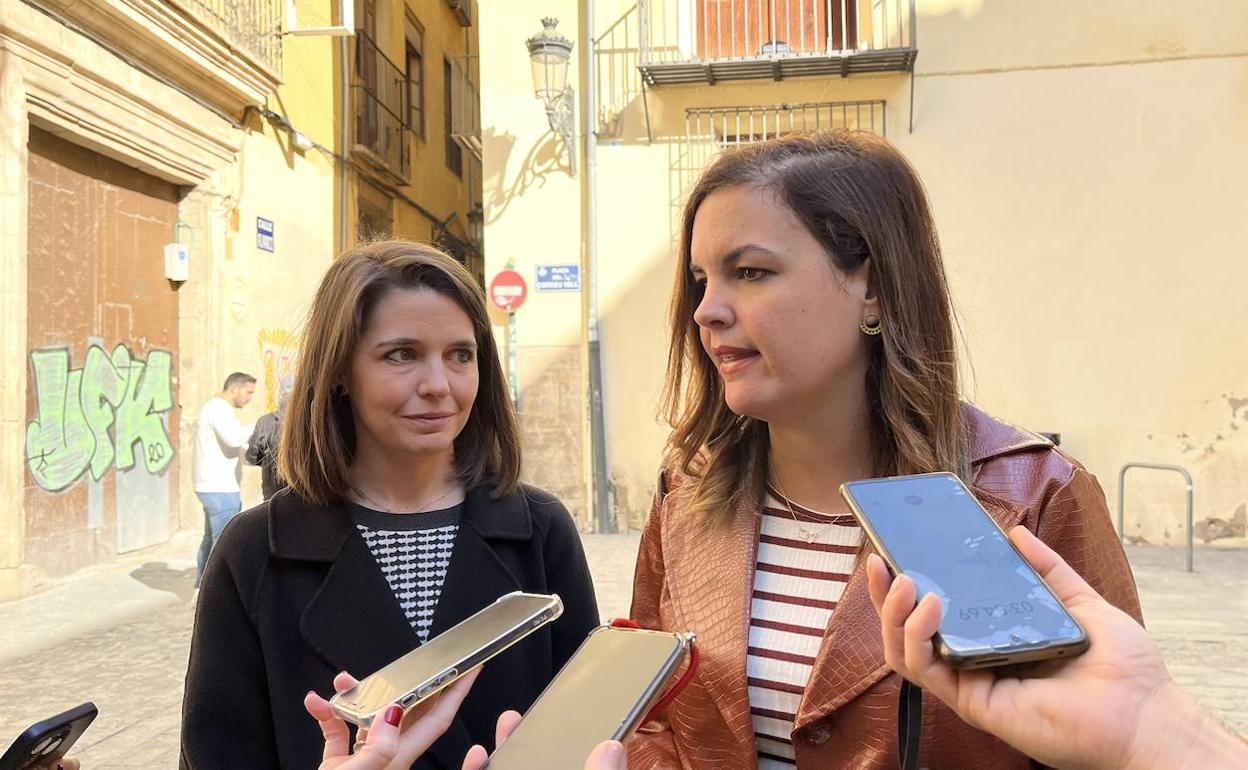 María Pérez, junto a Sandra Gómez, en la rueda de prensa de este viernes.