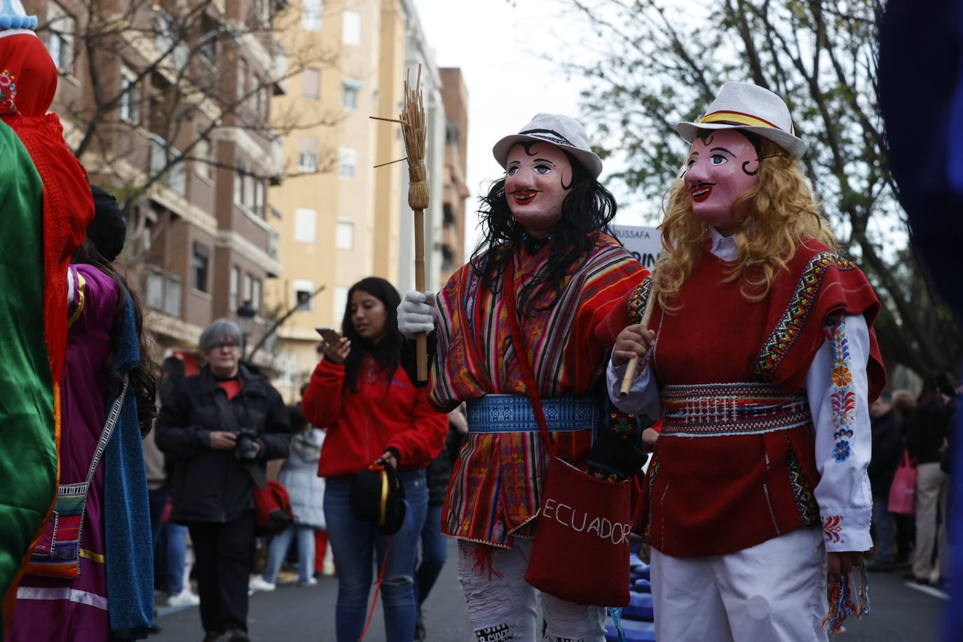 Fotos: El carnaval más multicolor llena Ruzafa