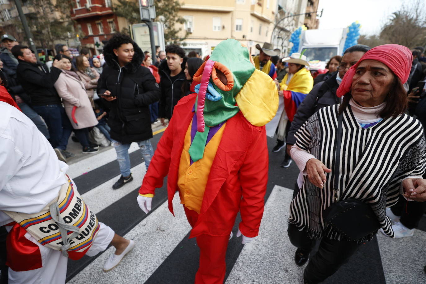 Fotos: El carnaval más multicolor llena Ruzafa