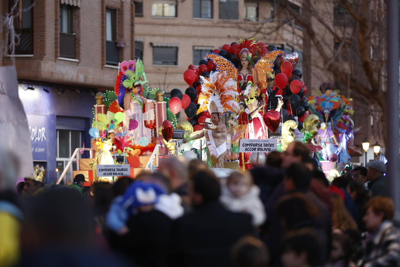 Fotos: El carnaval más multicolor llena Ruzafa