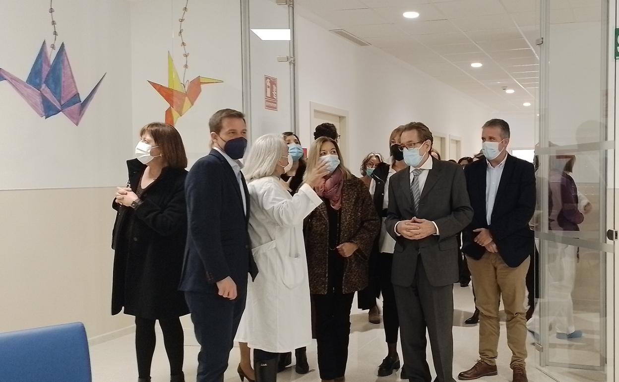 A la inauguración del Hospital de Día han asistido alcaldes de todo el Departamento Sanitario. 