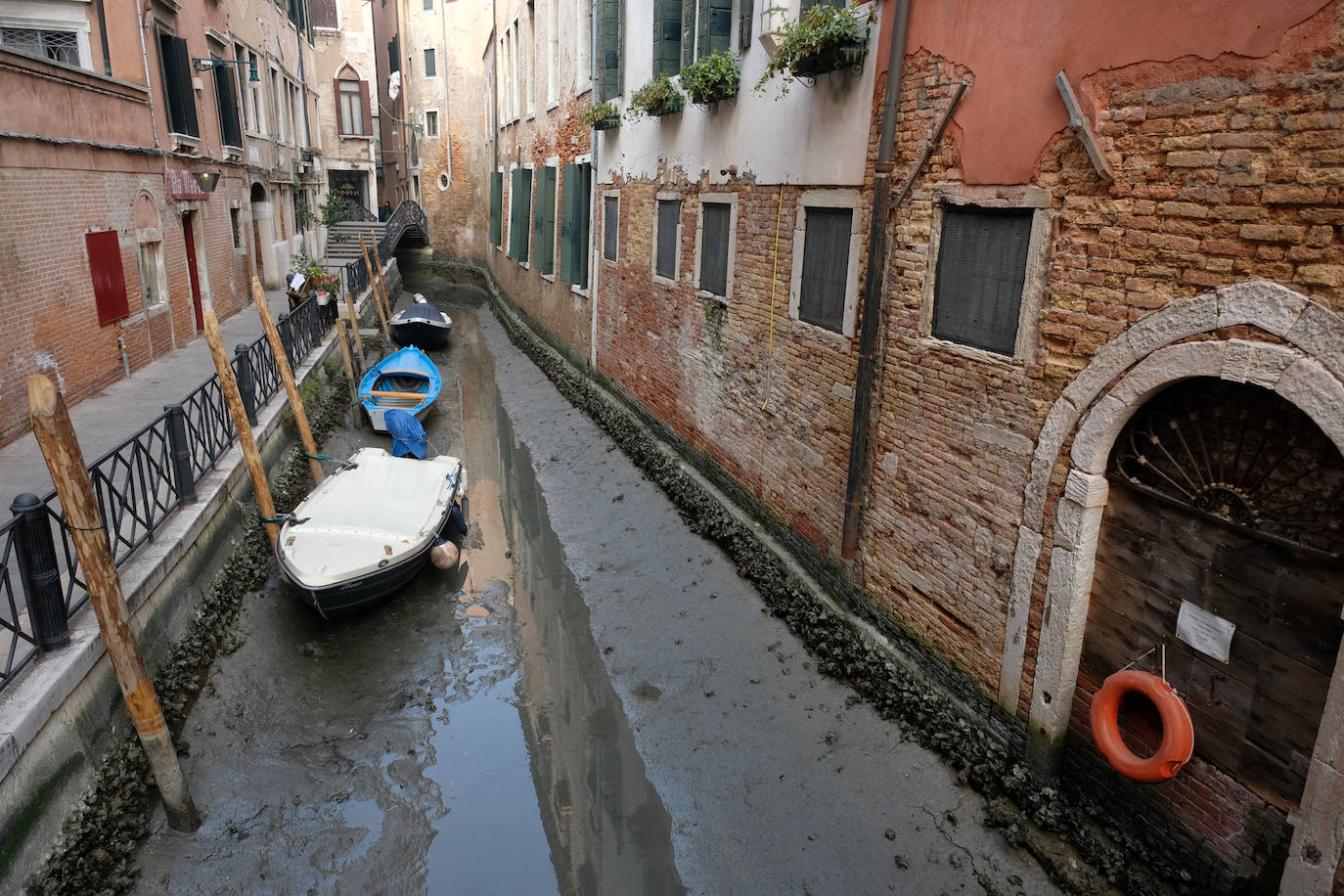 Fotos: El &#039;acqua bassa&#039; vacía los canales en Venecia
