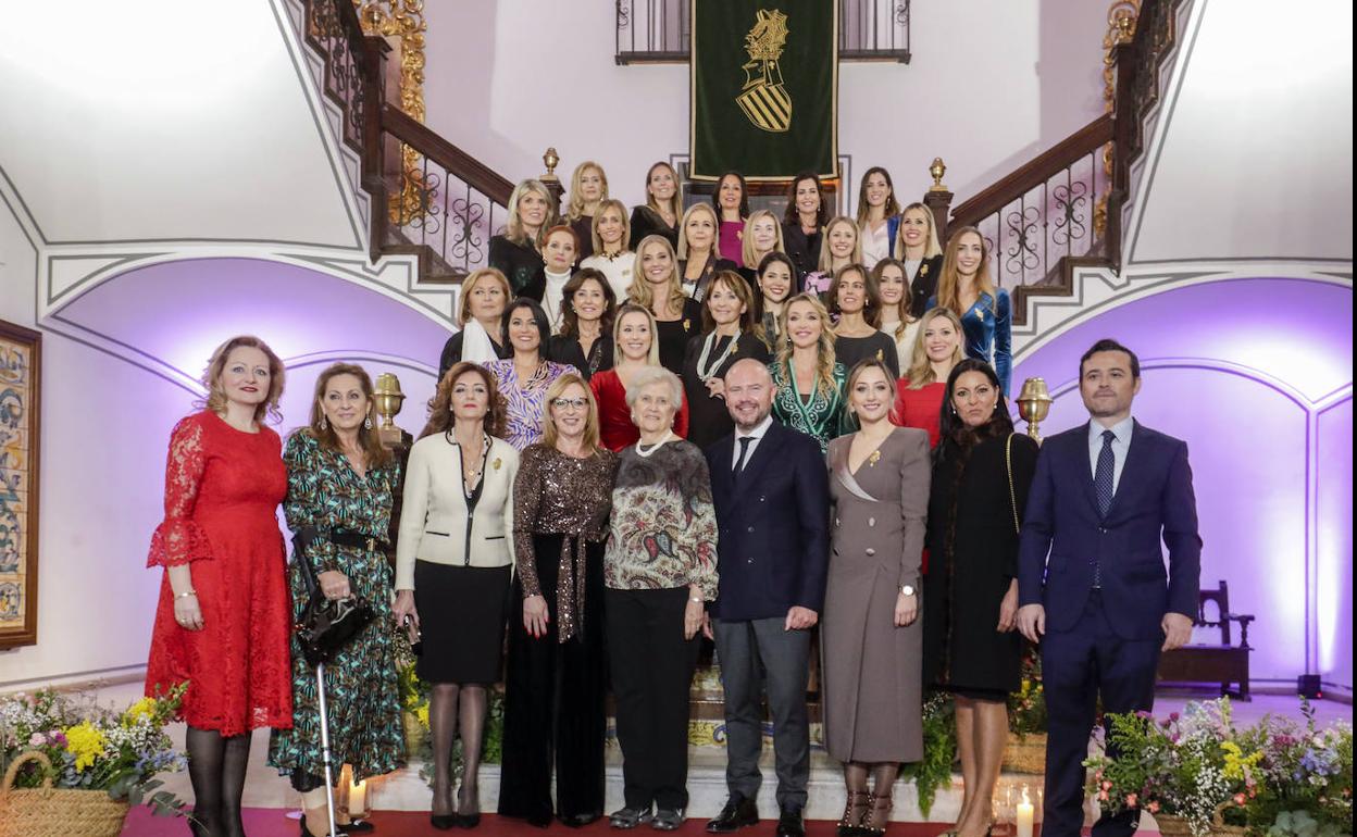 Falleras mayores de Valencia | La Diputación extiende la alfombra roja a una treintena de falleras mayores de Valencia