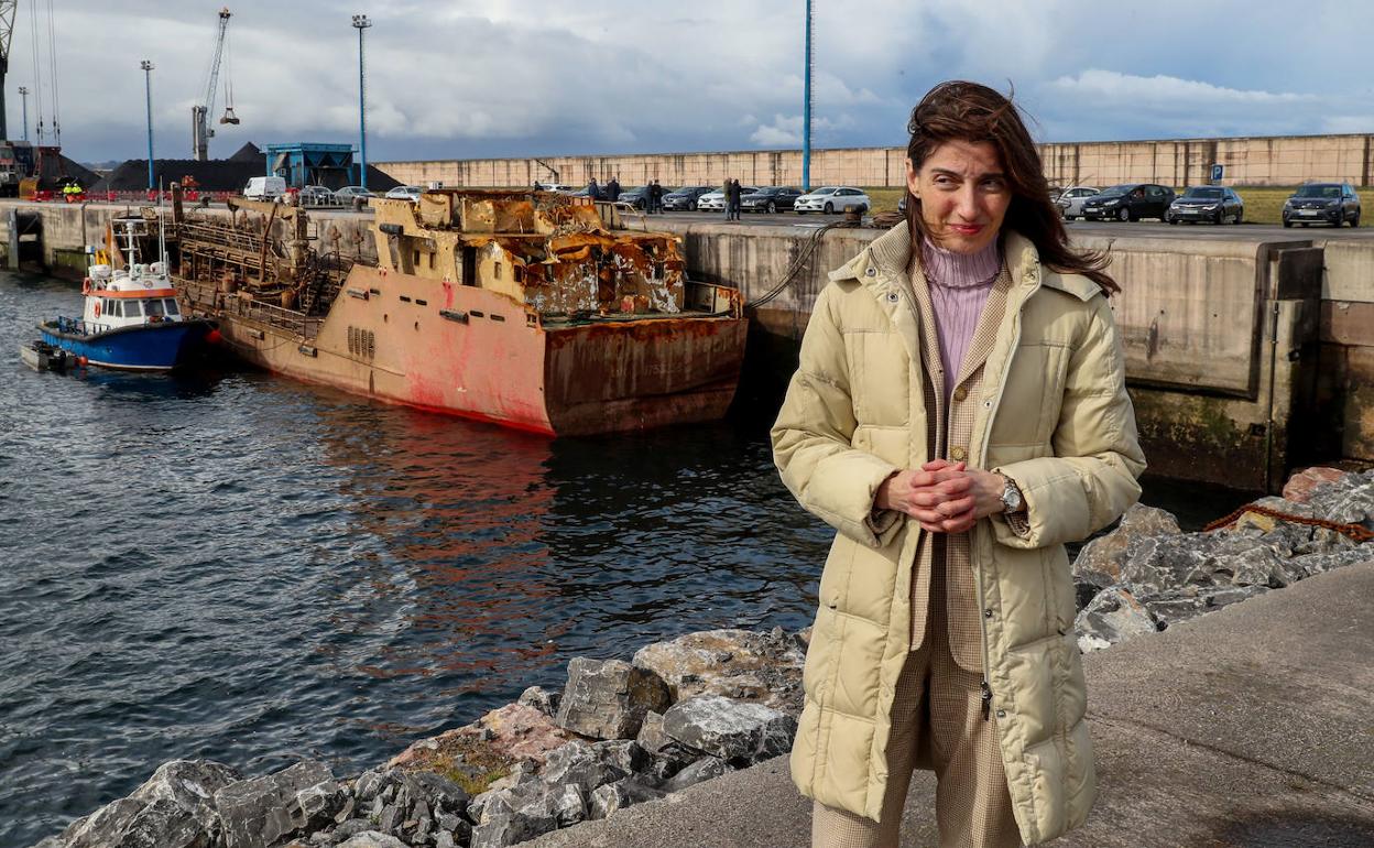 La ministra Pilar Llop en el puerto de Gijón. 