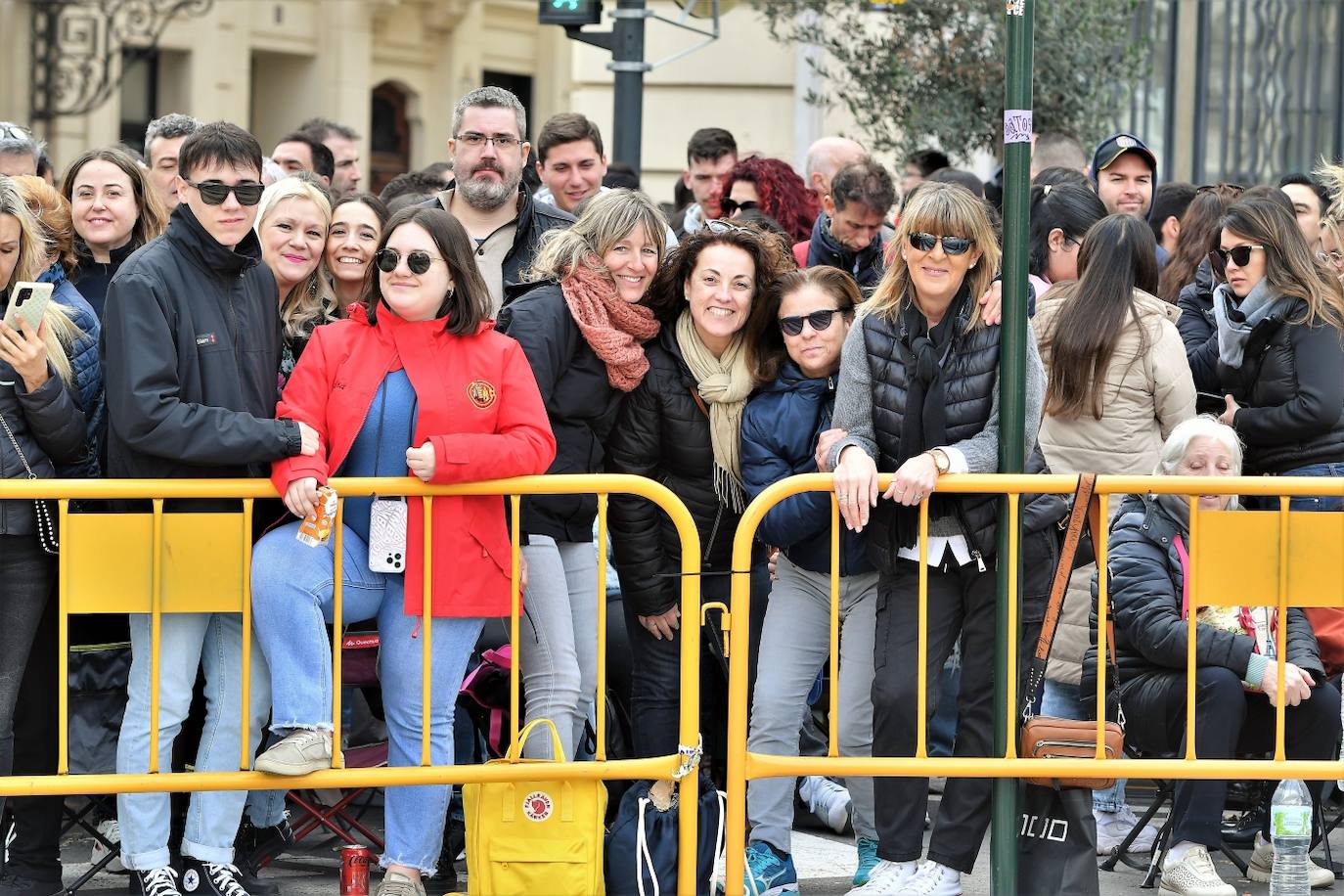 Fotos: Primera mascletà de las Fallas 2023