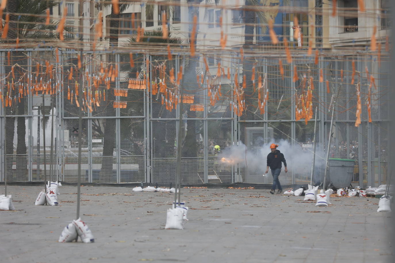 Fotos: Primera mascletà de las Fallas 2023