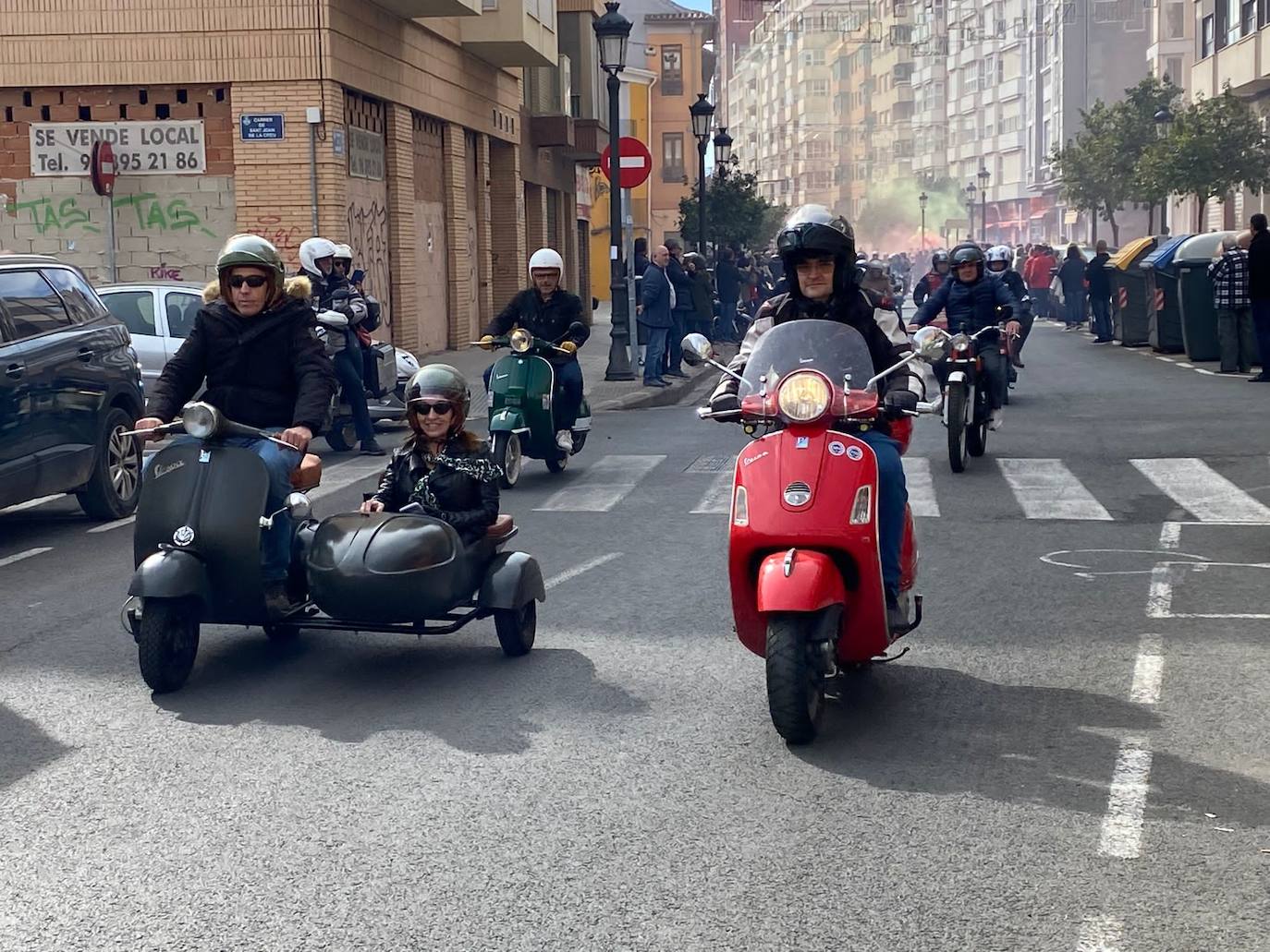 Fotos: Las vespas dan la bienvenida a las Fallas 2023