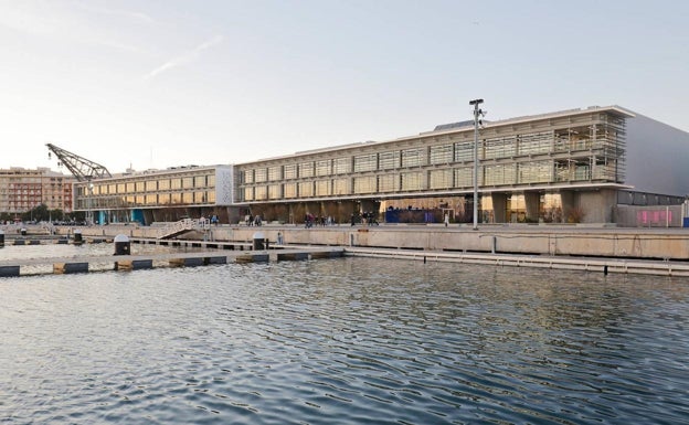 Fachada del edificio que conforma Marina de Empresas en la Marina de Valencia.