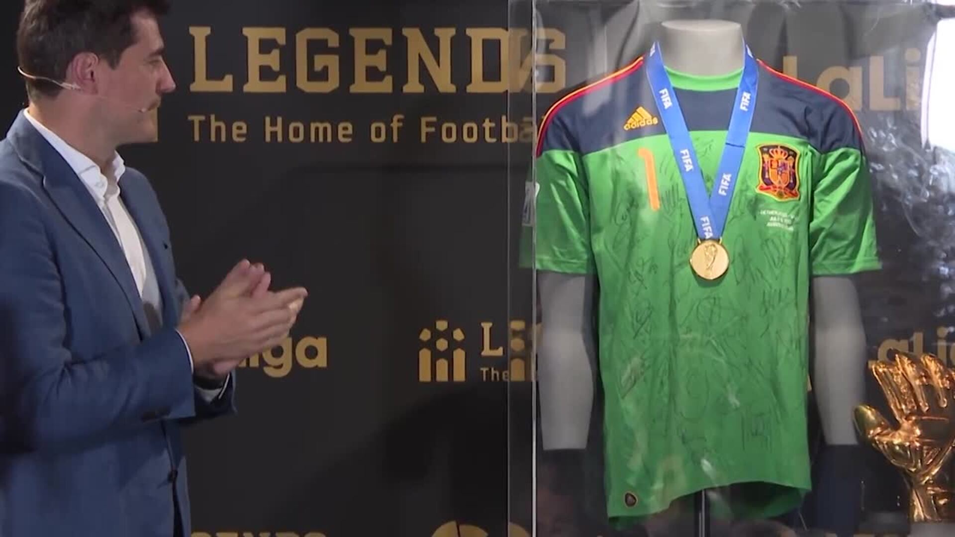 “Iker Casillas Donates World Cup Final Shirt and Golden Glove to Legends Museum on 42nd Birthday”