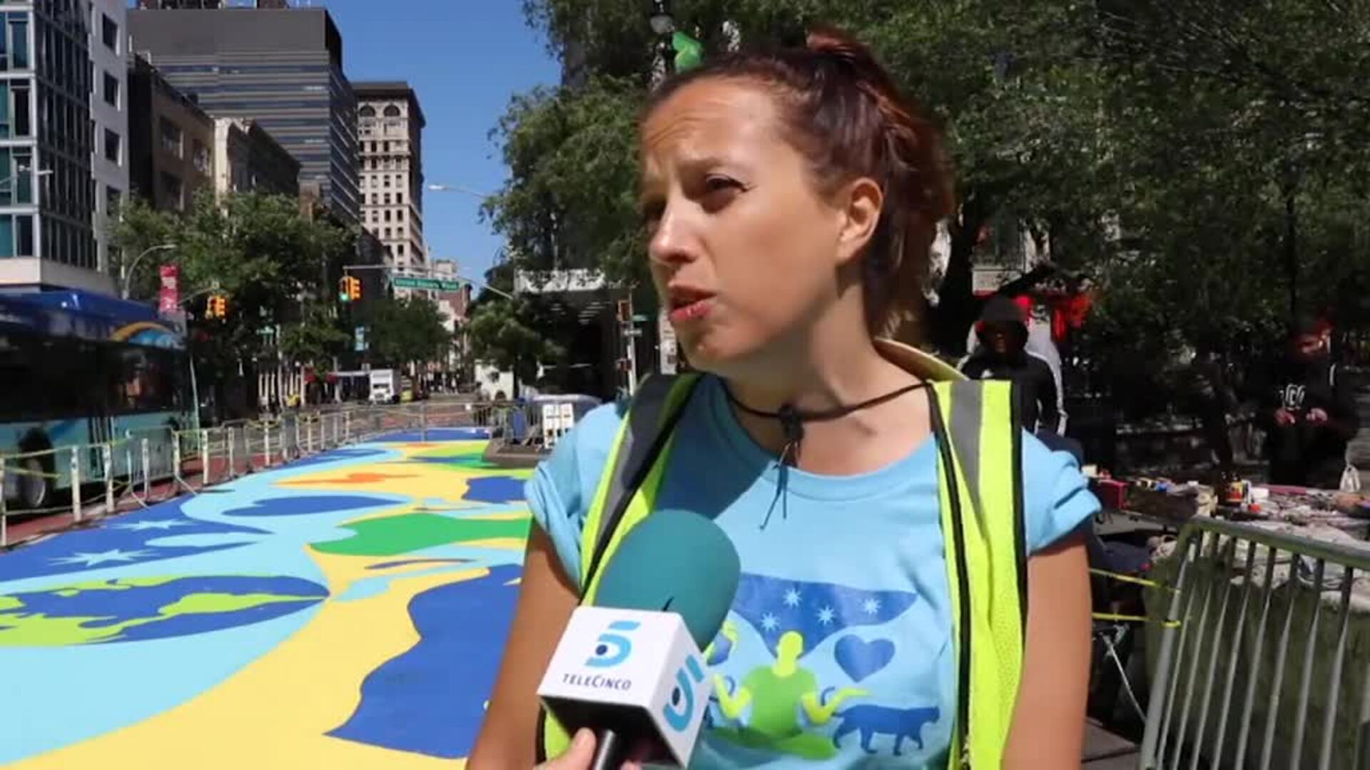 Vanesa Álvarez, una artista gallega afincada en Nueva York, elegida para realizar la gigantesca pintura de Union Square