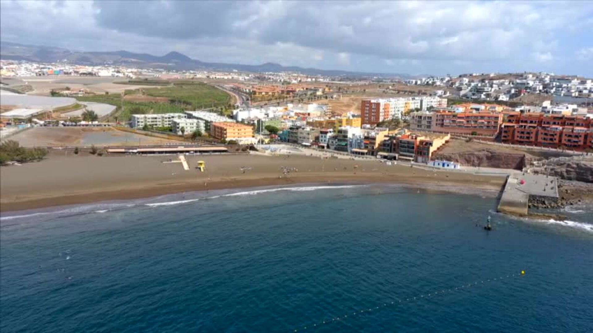 Retiran más de 125 kilos de basura en una playa canaria