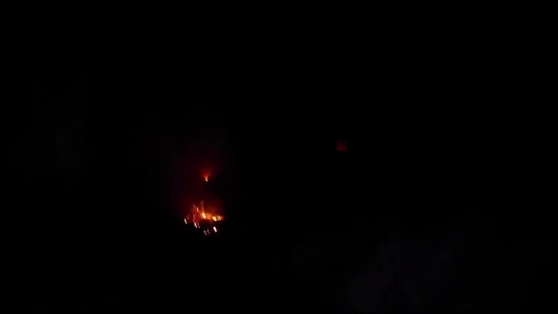 El fuego de Tejeda (Gran Canaria) progresa "poco" durante la noche y se frena su avance