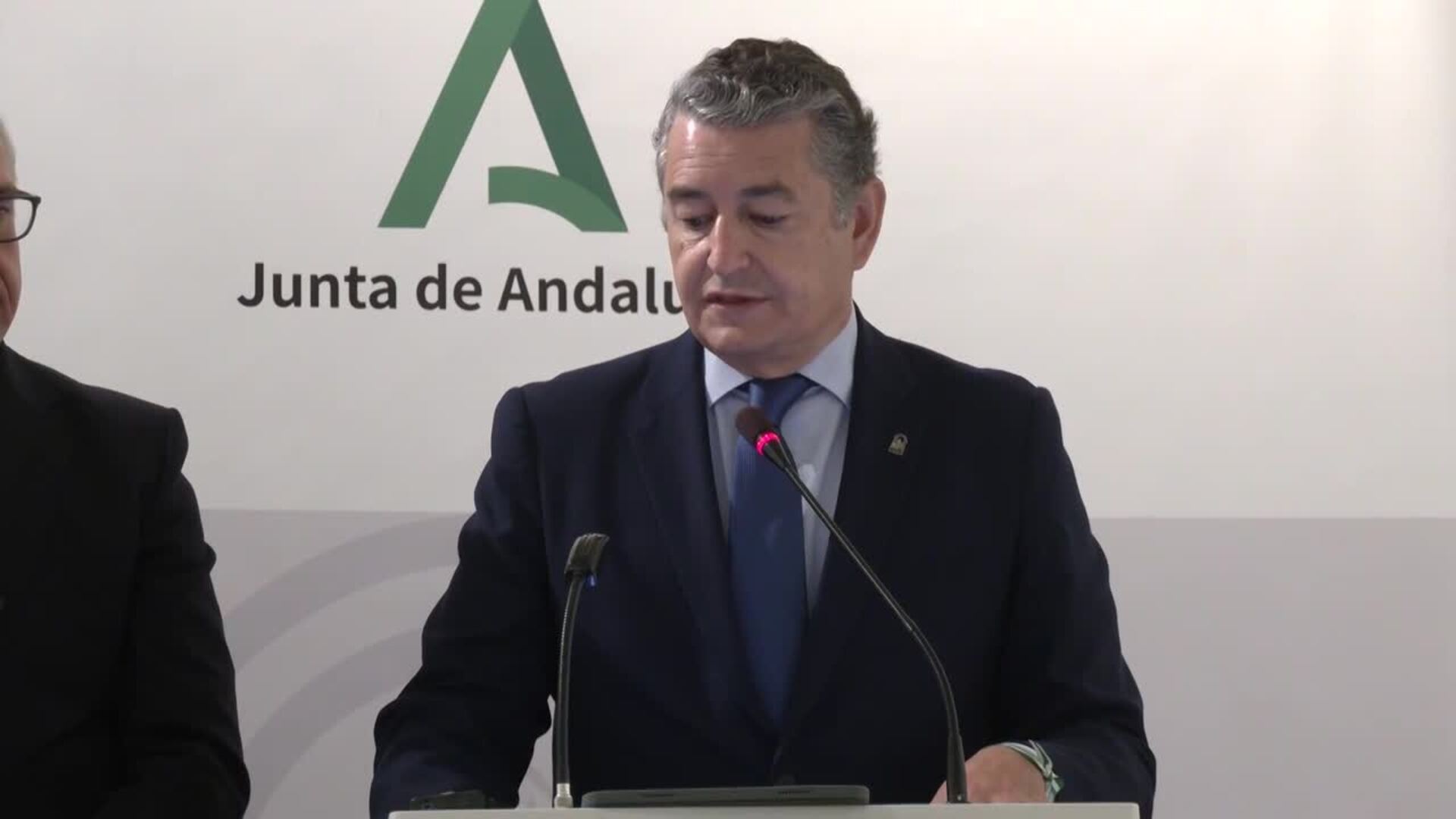 Sanz: Hablar de privatización por el plan contra las listas de espera es de "indocumentados"