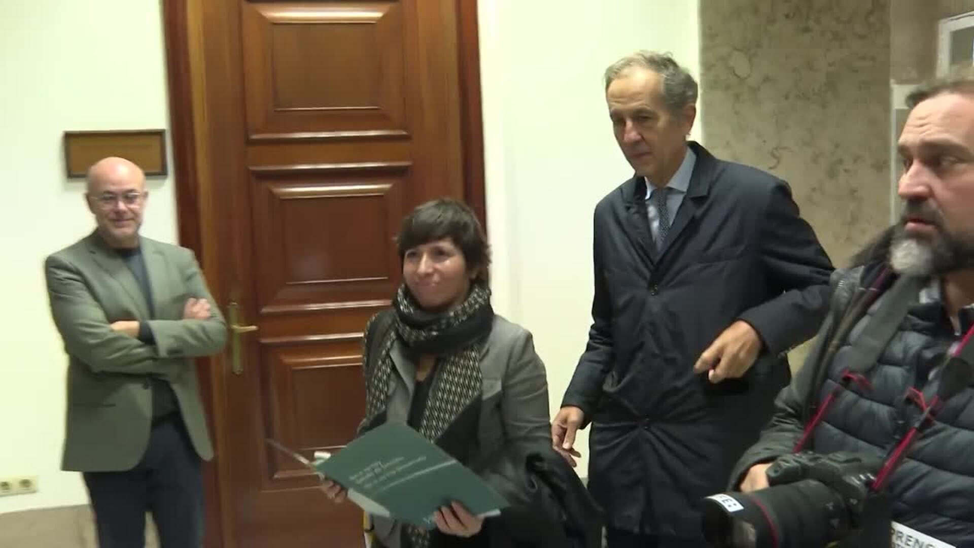 La fundación 'Hay Derecho' lleva al Congreso más de 100.000 firmas contra la Ley de Amnistía