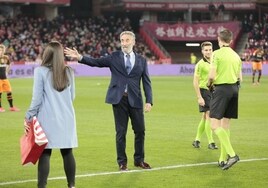 Ángel Castellanos, durante un homenaje en un Valencia-Granada.