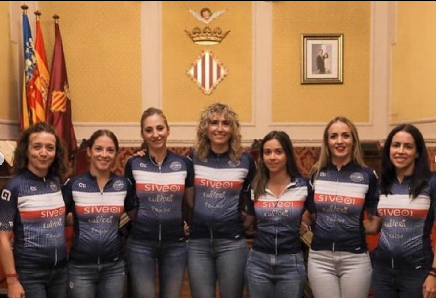 Recepción del equipo femenino a la concejalía de deportes tras el ascenso