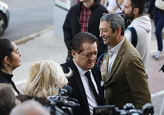 El Soro llega al tanatorio.