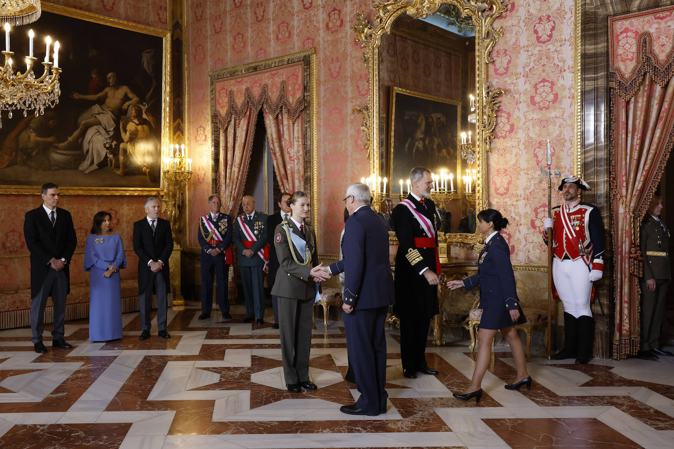 La princesa Leonor protagoniza la Pascua Militar vestida de cadete