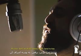 Fotograma del videoclip de Mehdi Yarahi.