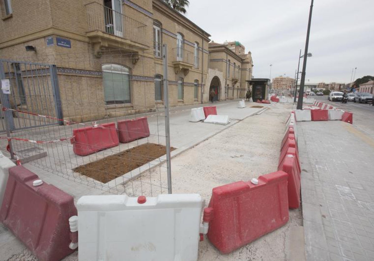 Obras de construcción del carril bici entre Serrería y la avenida del Cabanyal.