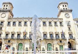 Fachada principal del Ayuntamiento de Alicante