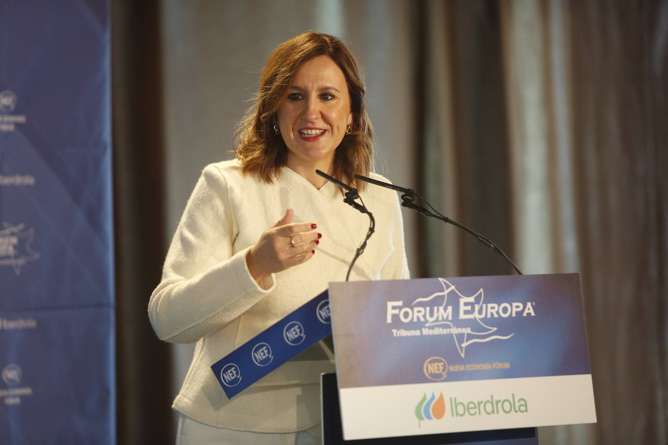 Fotos de María José Catalá en el desayuno organizado por Nueva Economía Fórum