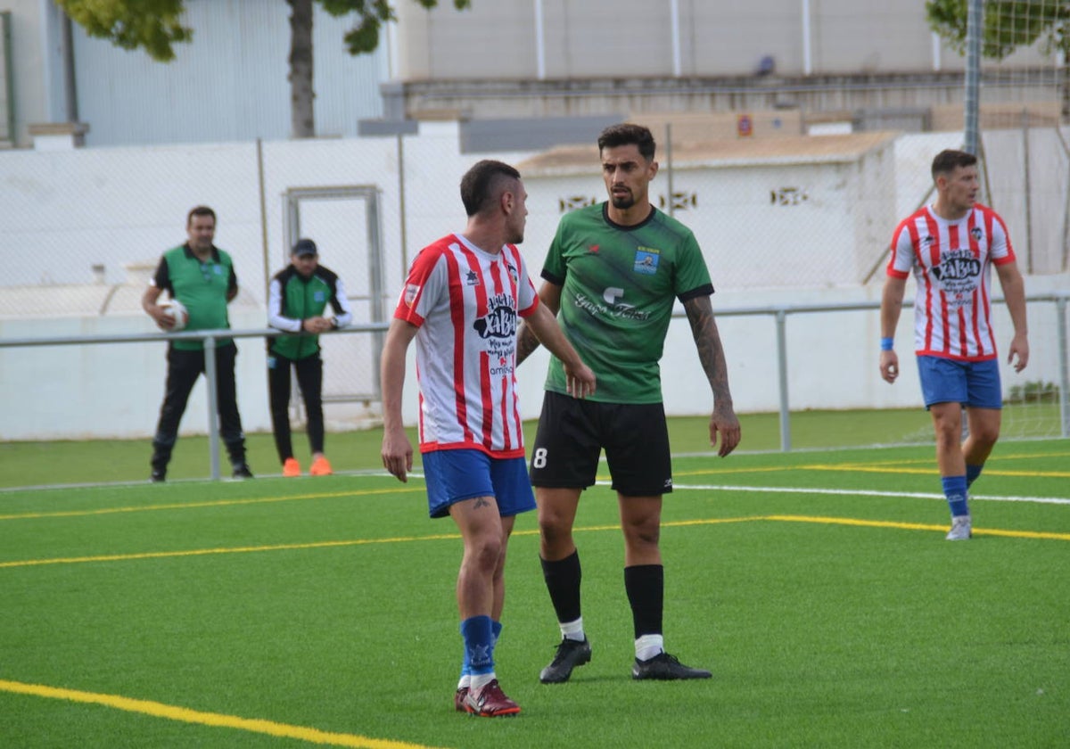 Meji, jugador del Calpe, en el choque ante el Jávea.