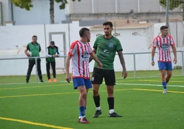 Meji, jugador del Calpe, en el choque ante el Jávea.