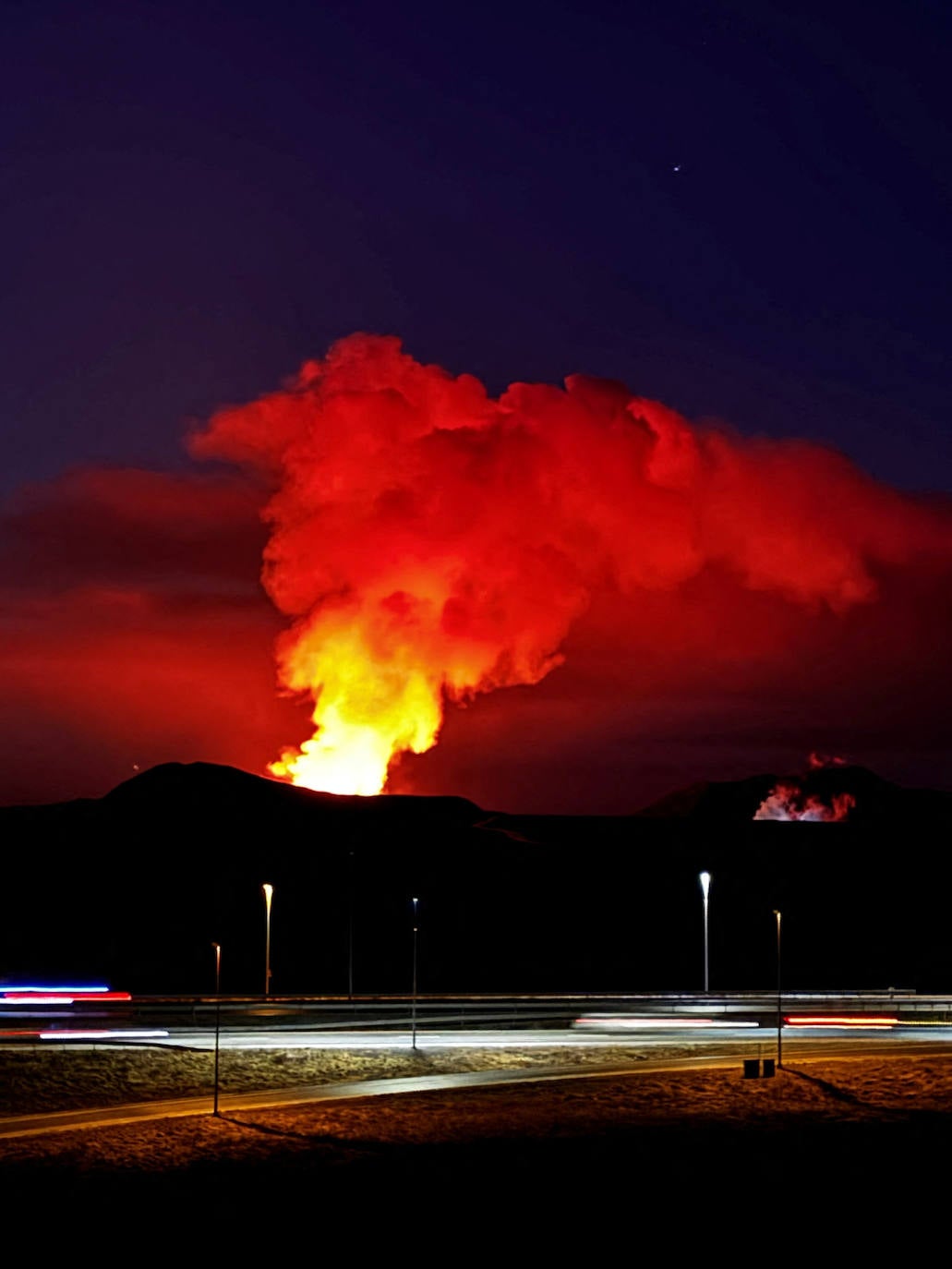 Vuelve a entrar en erupción un volcán en el suroeste de Islandia