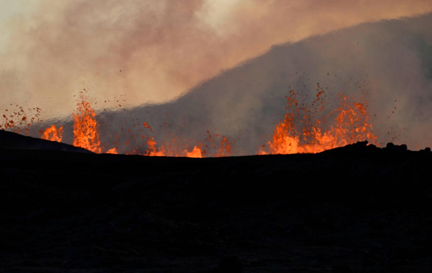 Vuelve a entrar en erupción un volcán en el suroeste de Islandia