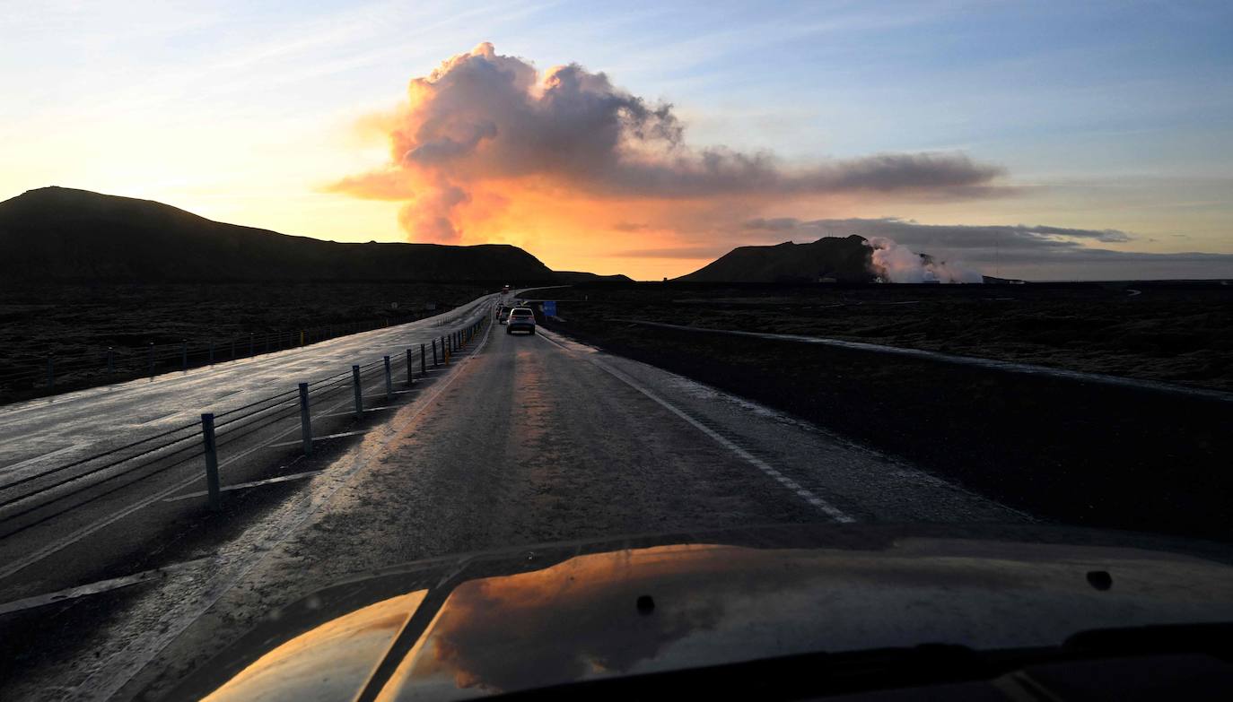 Vuelve a entrar en erupción un volcán en el suroeste de Islandia