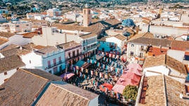 Una de las plazas de Llombai.