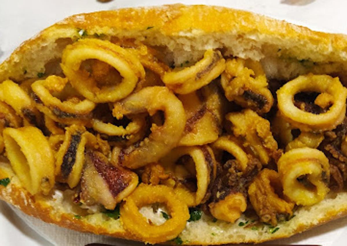 Imagen secundaria 1 - El bar de almuerzos de Alzira que triunfa con su bocadillo de puntilla