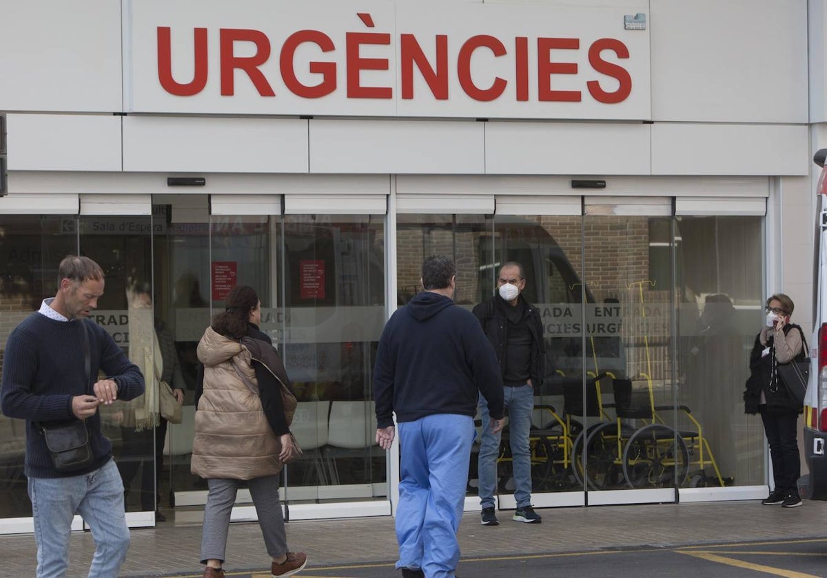 Puerta de entrada de Urgencias del hospital Clínico de Valencia.