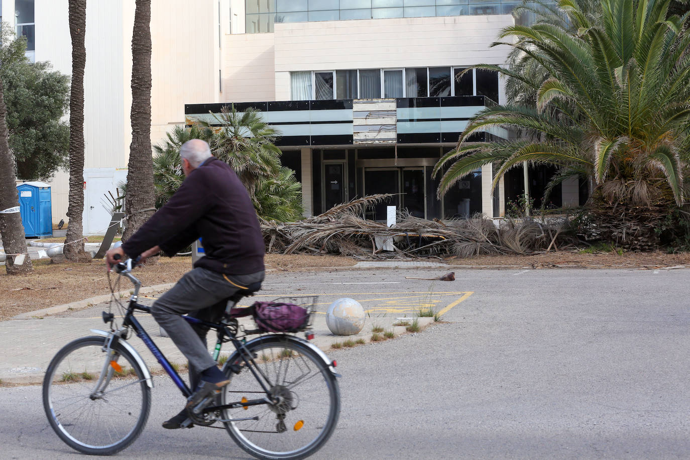 El hotel Sidi Saler, atrapado en el tiempo