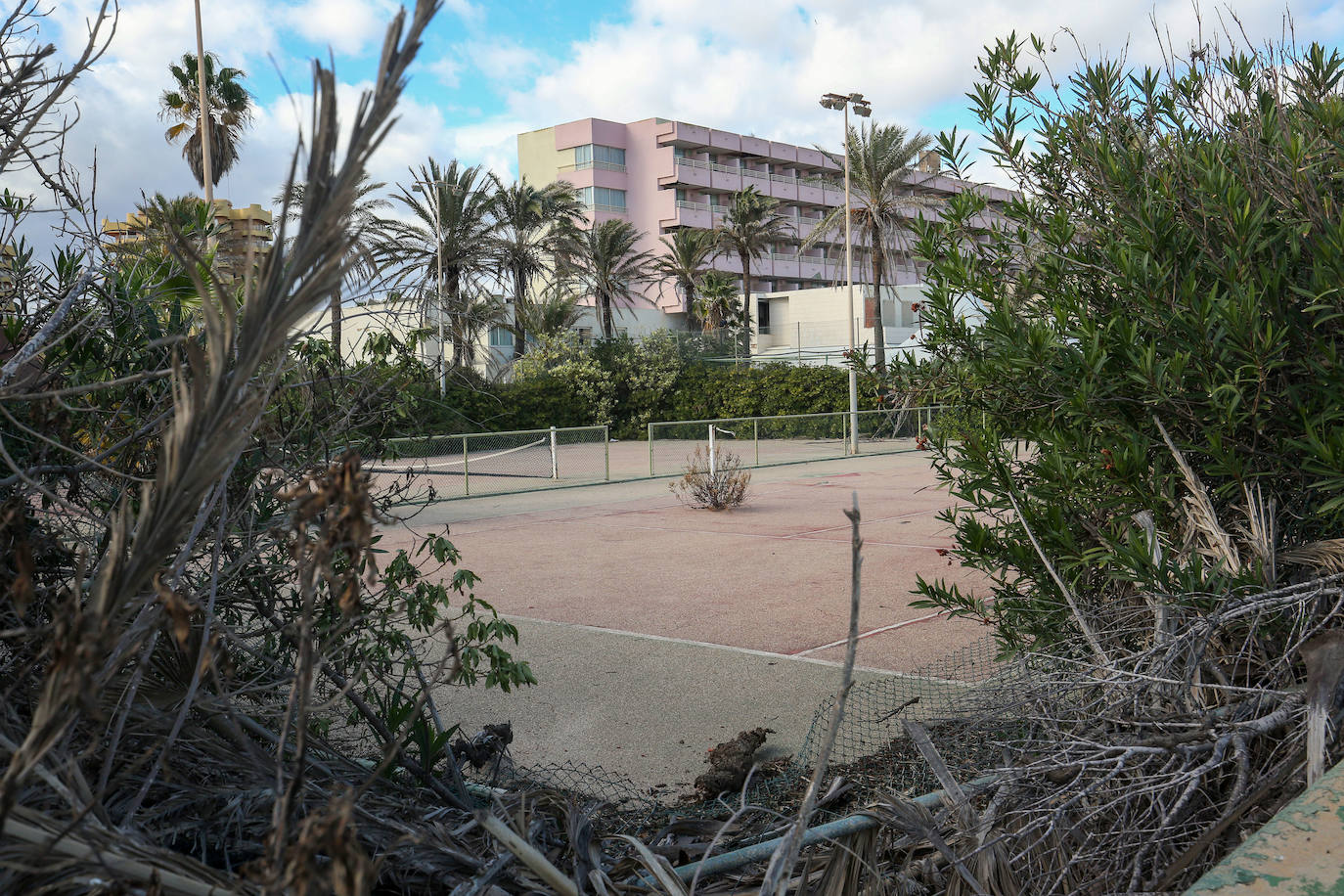 El hotel Sidi Saler, atrapado en el tiempo