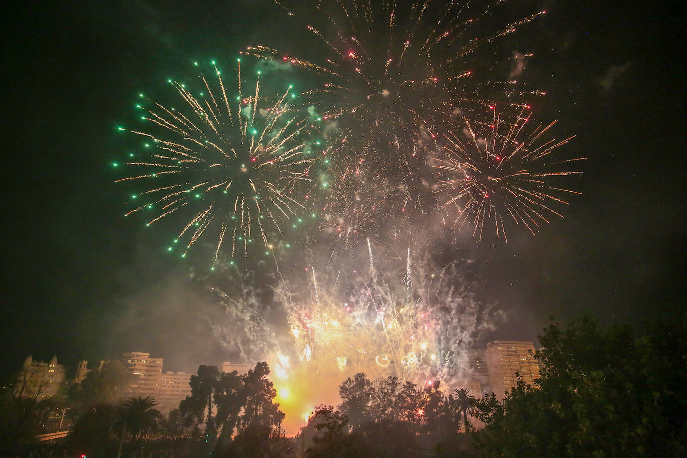 Así ha sido el castillo de fuegos artificiales del 18 de enero